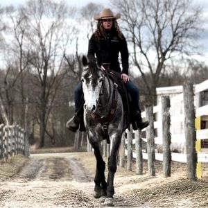 Meet your Posher, Leanna